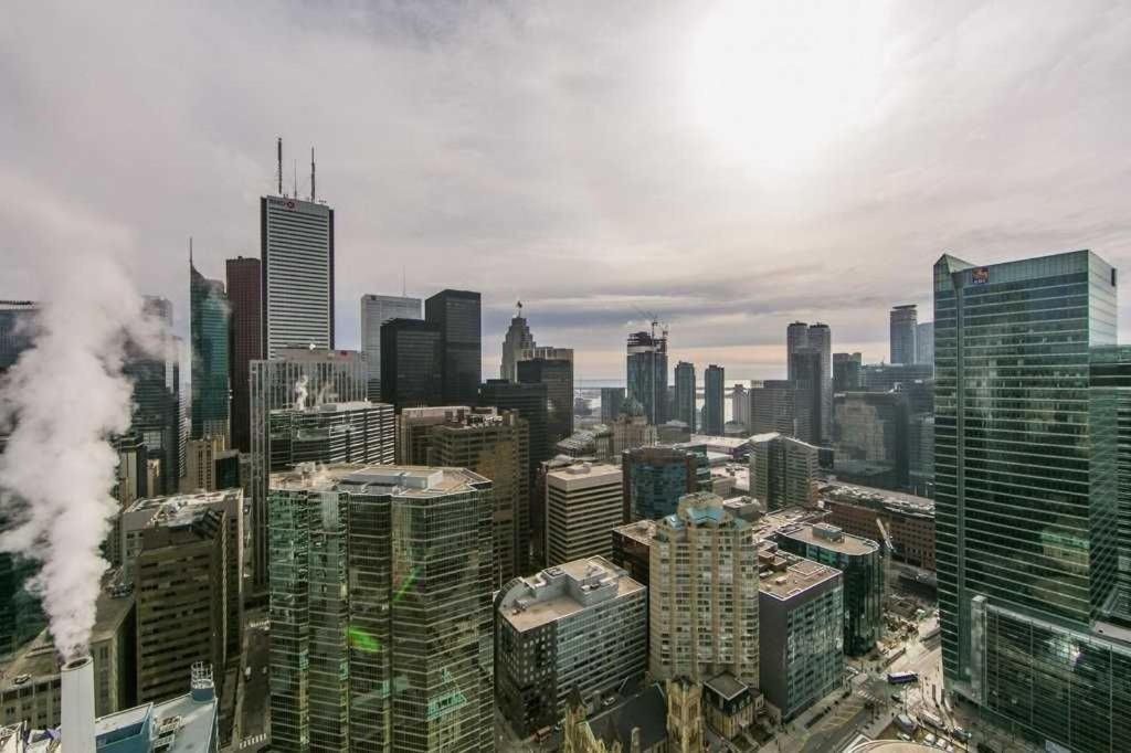 Apartment Monarch Residences Toronto